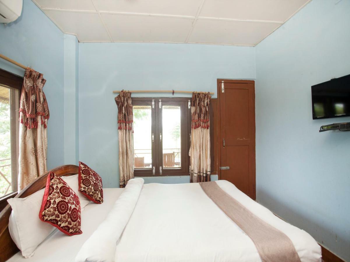 Spot On 486 Hotel Holy Lodge Саураха Екстериор снимка