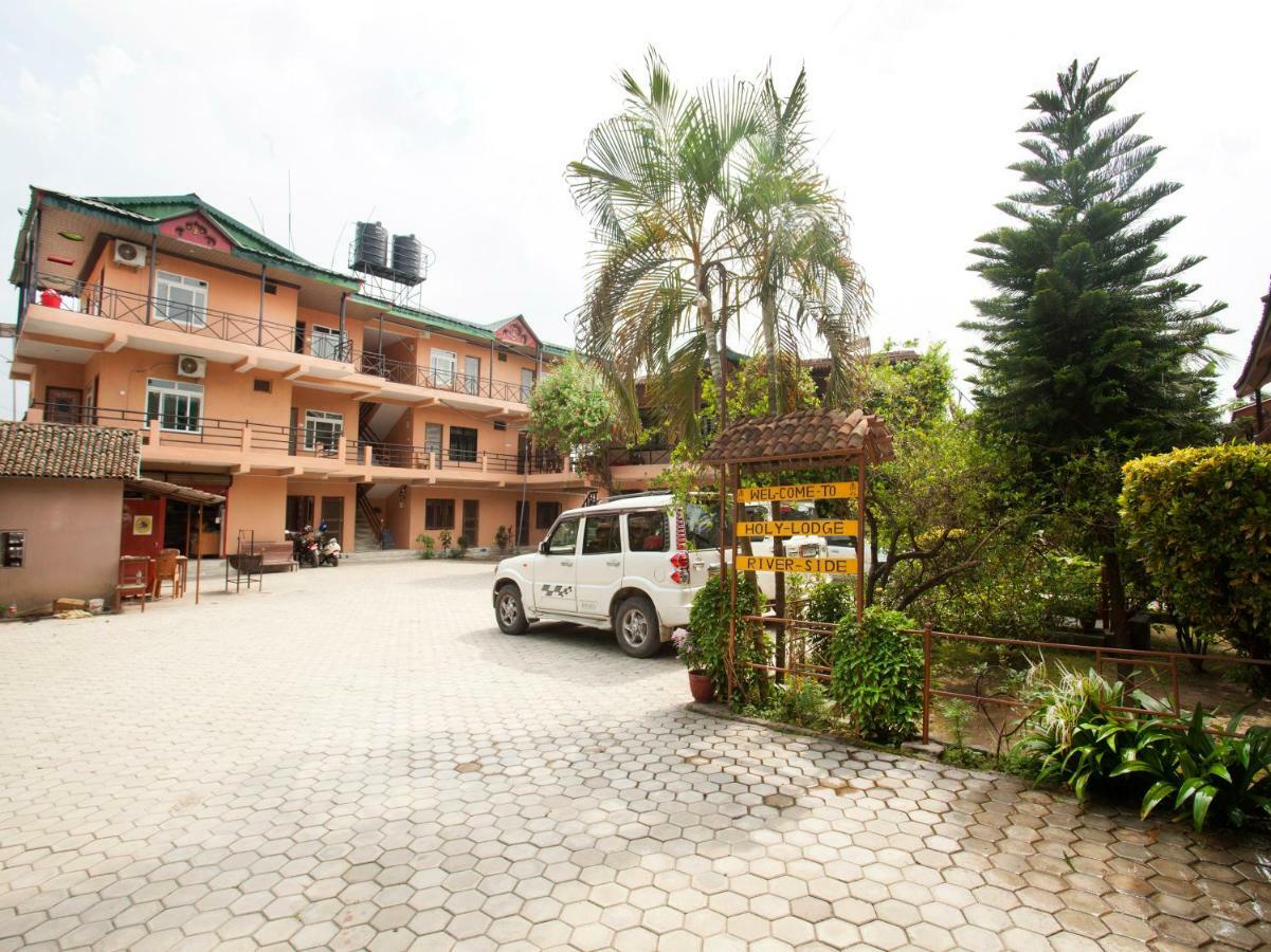 Spot On 486 Hotel Holy Lodge Саураха Екстериор снимка