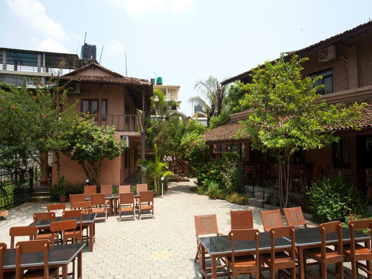 Spot On 486 Hotel Holy Lodge Саураха Екстериор снимка