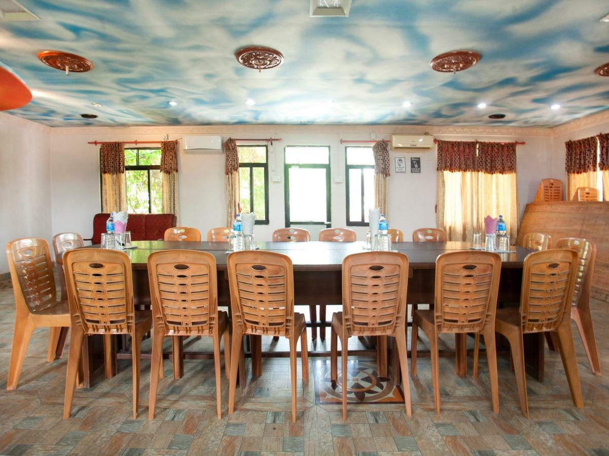 Spot On 486 Hotel Holy Lodge Саураха Екстериор снимка