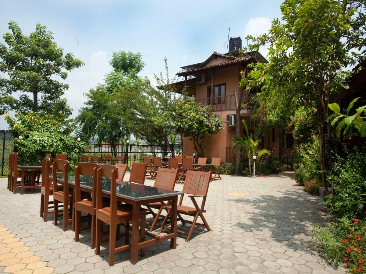 Spot On 486 Hotel Holy Lodge Саураха Екстериор снимка
