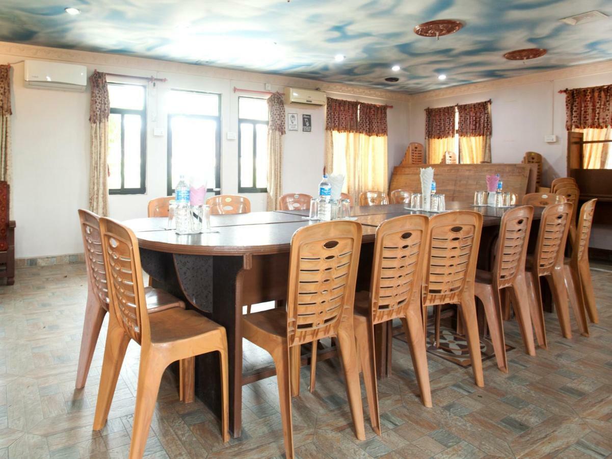 Spot On 486 Hotel Holy Lodge Саураха Екстериор снимка