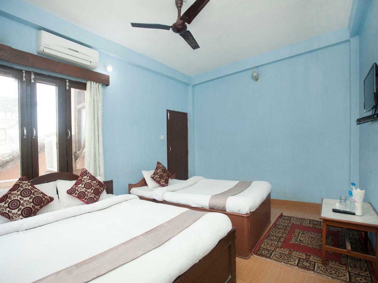 Spot On 486 Hotel Holy Lodge Саураха Екстериор снимка