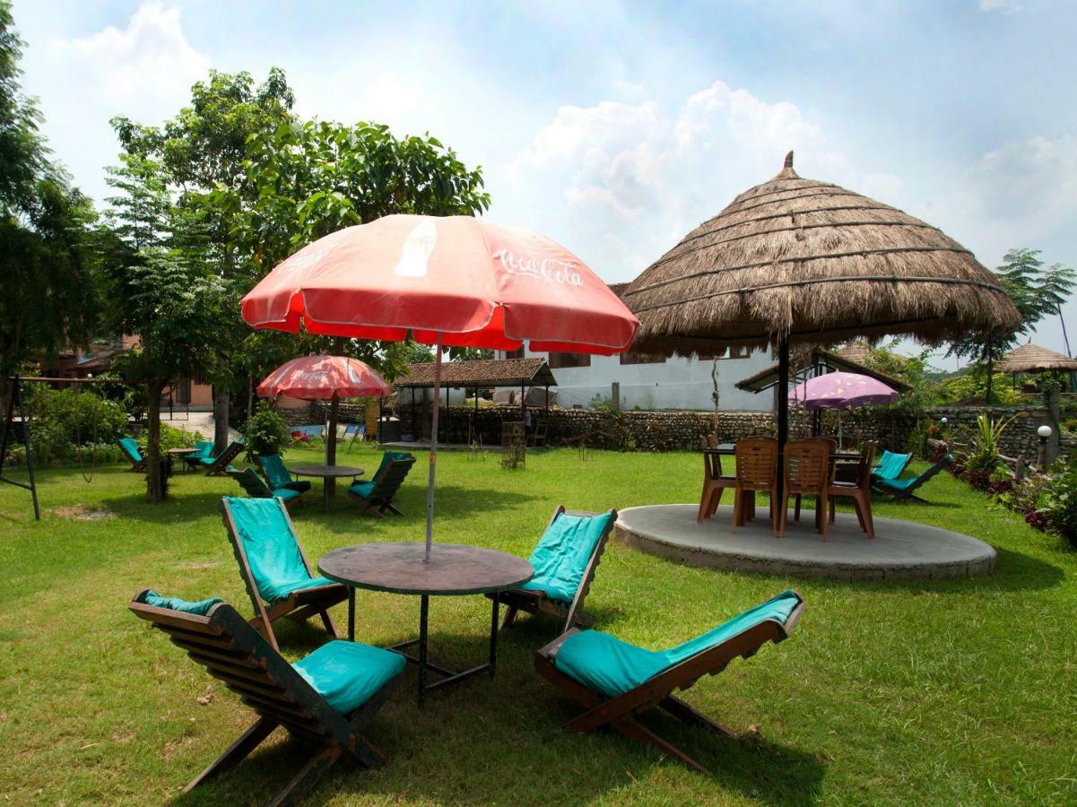 Spot On 486 Hotel Holy Lodge Саураха Екстериор снимка