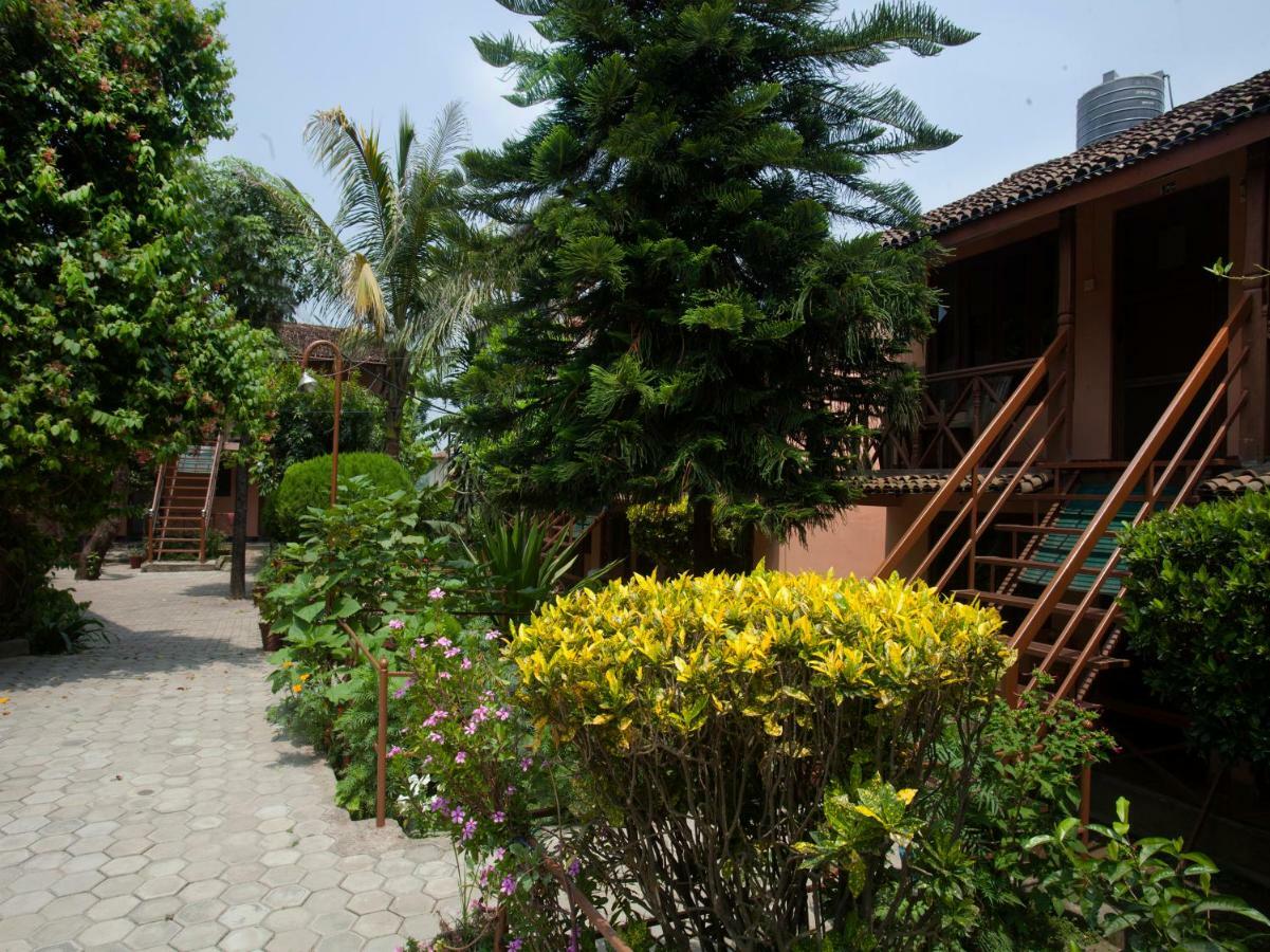 Spot On 486 Hotel Holy Lodge Саураха Екстериор снимка