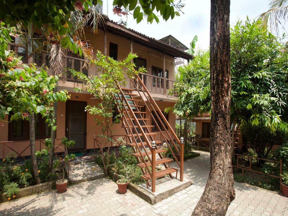 Spot On 486 Hotel Holy Lodge Саураха Екстериор снимка